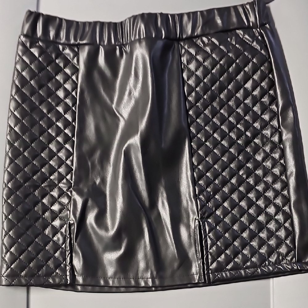 Jolie Black Mini Pencil Skirt for Night Out